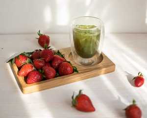 Ensemble de plateaux et d'assiettes en bois fabriqués de manière durable à partir de bois d'acacia et de bois de manguier, apportant une beauté écologique - Product Image 2