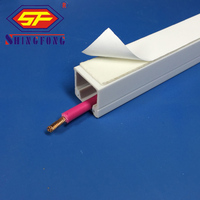 Goulotte de câblage auto-adhésive en PVC, résistante aux UV, rigide et solide pour l'installation de fils électriques 10x10 15x10 20x10 24x14 16x16