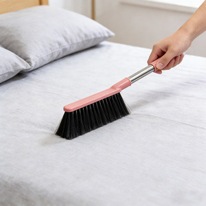Cepillo grande para limpiar camas, cepillo para polvo del dormitorio, cepillo de mango largo con cerdas suaves para limpiar sábanas - Product Image 2
