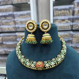 ชุดสร้อยคอแกรนด์ โพลกี้ พร้อมต่างหูเข้าชุด เครื่องประดับออกแบบสำหรับผู้หญิงและเด็กผู้หญิง สำหรับงานแต่งงาน งานหมั้น และโอกาสพิเศษ - Product Image 1