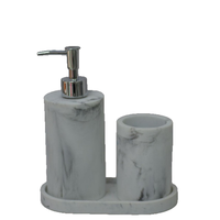 Ensemble de salle de bain de luxe en résine à texture marbrée, comprenant un distributeur de savon liquide, un porte-brosse à dents et un plateau de vanité pour la décoration de comptoir