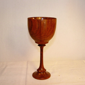Gobelet en bois fait main, verre à vin rond vintage à long pied 500 ml, écologique, compatible lave-vaisselle, personnalisable pour les fêtes - Product Image 1