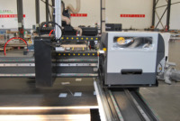 Routeur CNC à table sous vide double couche avec machine d'étiquetage automatique et plateforme de chargement/déchargement automatique, provenant d'un fabricant chinois