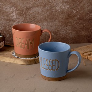 Compre a granel Food Contact Safe America Style Tazas grandes Diseño de letras populares Taza de café de cerámica para regalo - Product Image 4
