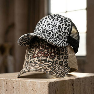 Casquette de baseball en coton lavé de qualité supérieure à imprimé léopard avec logo personnalisé, style chignon délavé pour femme - Product Image 1