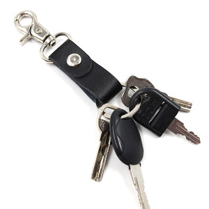 Llaveros y colgantes de cuero disponibles para compra inmediata; llaveros y anillos para llaves de coche grabados; cordones de cuero para artículos pequeños - Product Image 2