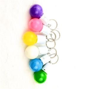 2019 nuevo estilo de bombilla de plástico modelo LED luz larga llave hebilla juguetes para niños de 10 a 14 años - Product Image 4