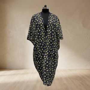 Robe longue en mousseline tissée à imprimé floral, col en V, manches kimono, style ample et enveloppant, style estival avec poches - Product Image 3