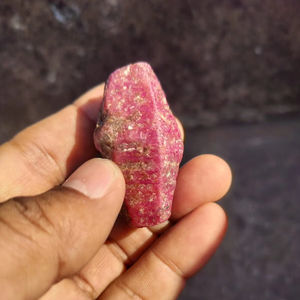 Oferta Especial: Rubí Natural Marrón, Gema Suelta en Bruto, Semitranslúcida, 464 Quilates, Origen Rajasthan, SHRI KRISHNA ASHIRWAD GEMS - Product Image 1