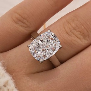 Bague de fiançailles solitaire classique en moissanite 925, taille coussin, 8,0 carats, RingLuxe Travel Ring, en argent sterling, or blanc et or jaune - Product Image 6