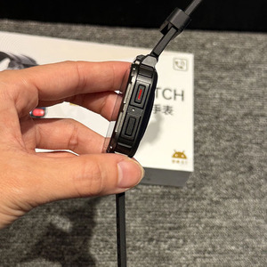 Montre connectée EDS Q80 avec écran AMOLED 1,95 pouces, appels autonomes 5G, gestion professionnelle de la santé et paiement mobile, offrant des prises de vue détaillées multi-angles - Product Image 5