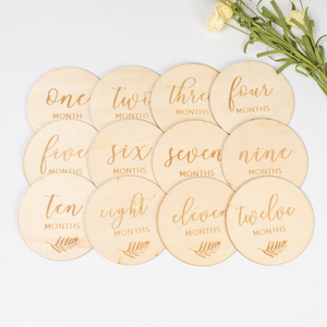 Disques en bois naturel gravés au laser personnalisés <span class=keywords><strong>2022</strong></span> pour accessoires photo de nouveau-né, cartes mensuelles de jalons de développement pour bébé - Product Image 3