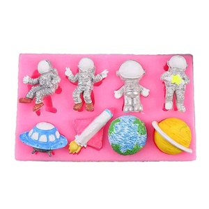 Moule en silicone DIY pour décoration <span class=keywords><strong>de</strong></span> gâteaux et fondants, motifs classiques populaires 3D : 8 dessins <span class=keywords><strong>de</strong></span> dessins animés, astronaute, OVNI, fusée, Terre - Prix usine - Product Image 6
