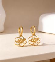 Boucles d'oreilles créoles Hibiscus hypoallergéniques, résistantes au ternissement et à l'eau, en acier inoxydable 316L plaqué or 18 carats, avec pendentif fleur