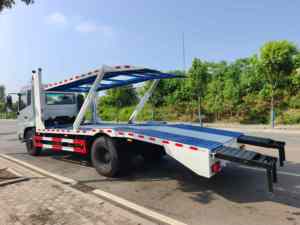 Camion de transport de voitures à double étage Dongfeng 4x2, capacité de 4 voitures par trajet, pour le transport de véhicules et le sauvetage routier - Product Image 5