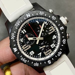 High-quality carbon fiber material bidirectional rotating bezel,three-subdial design,luxury men <b>watch</b> with chronograph function - Product Image 1