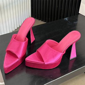 Nouvelles sandales antidérapantes à talons ultra-hauts et épais pour femmes, collection été-automne 2025, style européen et américain, idéales pour les soirées. - Product Image 1