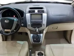 Vente en gros à bas prix <span class=keywords><strong>BYD</strong></span> S6 2018 2019 2020 Essence 2.4 SUV Voiture d'occasion Conduite à gauche 5 places Chine avec garantie d'un an - Product Image 5