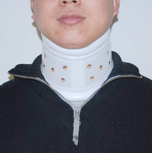 Colletto cervicale regolabile in plastica rigida per uomo e donna - Product Image 5