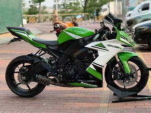 Motocicleta Deportiva <span class=keywords><strong>Kawasaki</strong></span> <span class=keywords><strong>Ninja</strong></span> ZX-10R de 1000cc, Cuatro Cilindros en Línea, 210HP, con Sistema de Admisión de Aire Ram y Frenos Brembo - Product Image 2