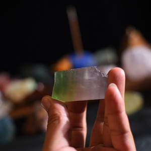 Vente en gros de tourmaline œil-de-tigre jaune naturelle, opale blanche, améthyste violette, fluorite verte Tianhe, prase et plugs en cristal. - Product Image 2