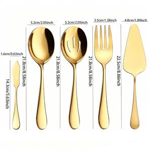 Ensemble de couverts de service en acier inoxydable doré, comprenant un couteau à gâteau, un couteau à beurre, une cuillère à servir ajourée et un ensemble de fourchettes, pour buffet et banquet - Product Image 2