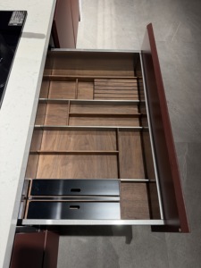 Ensemble d'armoires de cuisine en acier inoxydable 304 de haute qualité pour restaurant, étanche, en métal argenté et armoire à vin - Product Image 6