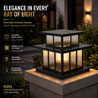 Lampe de poteau extérieure moderne avec toit à double niveau et verre côtelé superposé