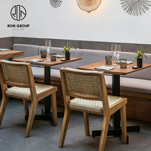 Ensemble de mobilier de restaurant minimaliste : table carrée en bois pour café, chaise de café en rotin, banquette en tissu, sièges de restaurant - Product Image 4