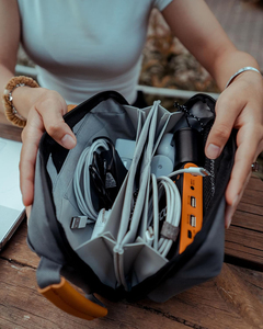 Organisateur de sac technologique, petite pochette pour appareils électroniques, étui de voyage haut de gamme en cuir pour câbles, cordons et chargeurs - Product Image 4