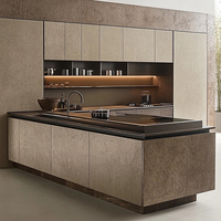 Armoire îlot de cuisine personnalisée avec rangement, design luxueux pour la maison et le commerce, dessus en quartz, style moderne intégré
