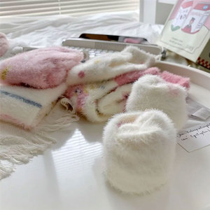 Bonitos y Coloridos calcetines mullidos para pantuflas, calcetines suaves de felpa con corazón para interiores, ropa para el hogar, logotipo personalizado, compresión, tobillo, medias de Invierno para mujer - Product Image 5