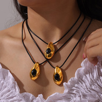 Collier Pendentif en Acier Inoxydable Plaqué Or 18 carats avec Agate et Cordon en Cuir, Bijoux Tendance pour Fête et Cadeau