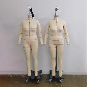 Maniquí de Costura Femenino de Talla Grande para Tienda de Ropa, Ajustable con Pasadores, de FRP, con Ruedas - Product Image 1