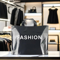 Sacs de shopping en plastique PE réutilisables pliables de grande taille de haute qualité avec logo imprimé personnalisé pour l'emballage des vêtements