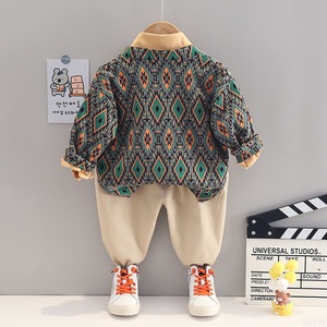 ชุดเสื้อผ้าเด็กผู้ชาย 3 ชิ้น สไตล์ใหม่ สำหรับฤดูใบไม้ผลิและฤดูใบไม้ร่วง เสื้อคลุมคาร์ดิแกนแขนยาวพิมพ์ลาย + เสื้อเชิ้ตสีพื้น + กางเกงลำลอง - Product Image 4