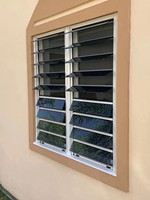 Fenêtre à persiennes en aluminium et verre sur mesure pour une ventilation naturelle