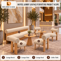 Ensemble de mobilier d'accueil pour hôtel : Canapé de hall rembourré, bancs, fauteuils lounge, tabourets, tables basses en bois - Vente en gros