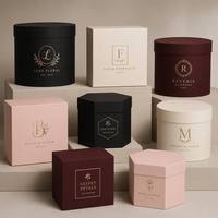 Boîte cadeau personnalisée en carton rose de luxe, avec logo estampé à l'or, pelliculage mat, recyclable, en forme de cœur, avec des fleurs de rose, « Je t'aime »