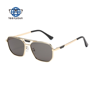 <span class=keywords><strong>Occhiali</strong></span> <span class=keywords><strong>da</strong></span> <span class=keywords><strong>sole</strong></span> di lusso <span class=keywords><strong>da</strong></span> uomo in metallo esagonale 2024 protezione Uv doppio ponte <span class=keywords><strong>occhiali</strong></span> <span class=keywords><strong>da</strong></span> <span class=keywords><strong>sole</strong></span> all'ingrosso - Product Image 2