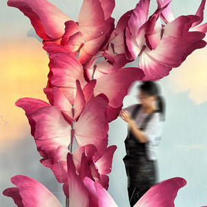 Nuovo Design Personalizzato: Gigantesco Fiore di Carta e Farfalla Enorme per Decorazioni di Matrimoni, Vetrine e Pareti - Product Image 3