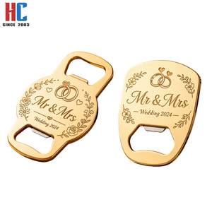 Apribottiglie in Metallo Personalizzato con Incisione <span class=keywords><strong>Mr</strong></span> & Mrs, Dettagli Floreali e Anello, per Bomboniere Nuziali, 20 Anni di Esperienza di Fabbrica - Product Image 1