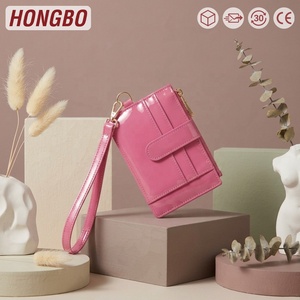 Cartera de piel sintética personalizada Hongbo con tarjetero y pulsera a juego, disponible como regalo navideño con <span class=keywords><strong>caja</strong></span> de regalo para un paquete económico. - Product Image 1