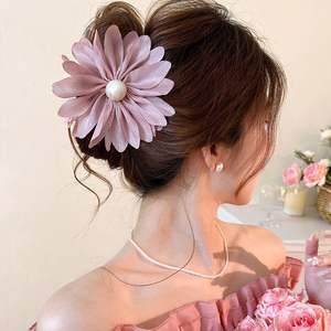 Pinza de Pelo Floral con Perlas, Pinza de Pelo Vintage con Flor de Tela para Mujer, Accesorio para el Cabello para Bodas y Fiestas - Product Image 3