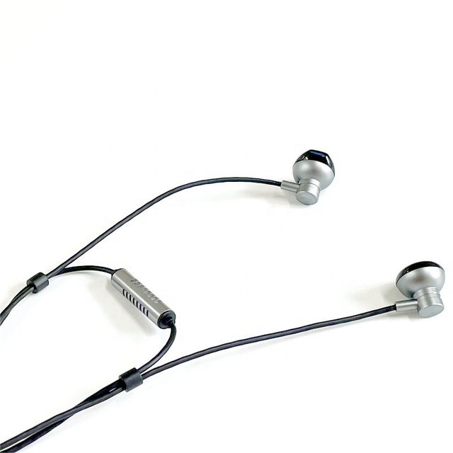 Hot Selling Voice Changer Karaoke Fashion Broadcast Earphone with Different Sound Mode Wired Earphone