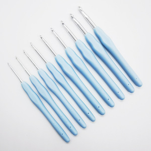 ชุดเข็มโครเชต์ TPR สีฟ้า ขนาด 2.0 มม. ถึง 6.0 มม. ทำจากอะลูมิเนียม สำหรับงานถักไหมพรม DIY ทำมือ - Product Image 1