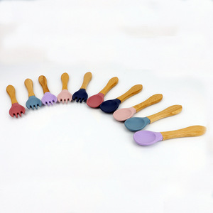 Juego de tenedor y cuchara para alimentación de bebés, mango de madera, silicona, sin Bpa, 0-12 meses, utensilios de vajilla de color sólido - Product Image 2