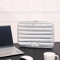 Logo personnalisé Vente en gros Argenté Portable Quilt Ordinateur Portable Housse Sac Couvre Puffy Ordinateur Portable Sac de Rangement avec Fermeture à Glissière