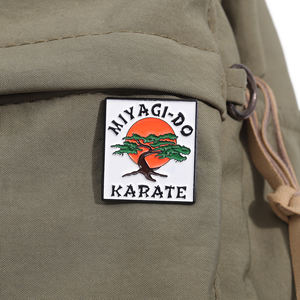 Spille <span class=keywords><strong>Miyagi</strong></span> Do Karate smaltato spille da ventaglio di arti marziali personalizzate spille risvolti gioielli regalo per cartoni animati - Product Image 4