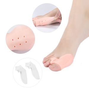 Big Toe Corrector Glätte isen Atmungsaktiver Daumen Valgus Protector Silikon gel Fuß finger Separator Fuß massage gerät - Product Image 1